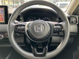 握りやすいステアリングは、運転操作をスムーズにします。快適なドライビングポジションを実現します。