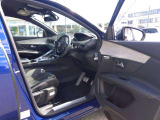 運転席はおしゃれなデザインです