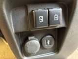 12V/120Wのアクセサリーソケットです。USB接続ソケットもございます。