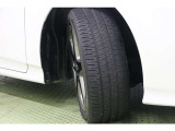 タイヤサイズ 215/45R17。