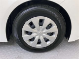 純正スチールホイールキャップ付です!タイヤサイズは195/65R15
