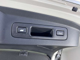 パワーバックドア付きですので、ゴルフの時や荷物をたくさん持っている時など特に便利です!