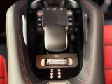 エアサスペンション(AIR BODY CONTROL)搭載。車高調整が可能で、乗り心地と走行安定性を両立。高速走行から悪路まで快適なドライブを実現します。