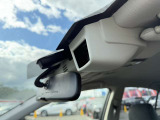 【アイサイトVer2】前方の車両等を検知し、衝突しそうな時は警報で注意を促し、ブレーキを踏む力をサポート。ブレーキを踏めなかった場合は衝突被害軽減ブレーキが作動、衝突回避をサポートします。