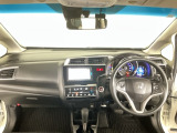 【前方視界】開放的な前方視界!運転がしやすく疲れにくいです♪窓が大きく、見通しがとっても良いおクルマですよ♪