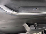 パワーウィンドウのスイッチですよ。運転席に居ながら窓を開け閉めのコントロールできます。