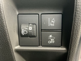 ドライバーへ逸脱の危険を知らせ車線逸脱を回避するようステアリング操作を支援してくれる路外逸脱抑制機能、ブレーキの補助操作を行い減速して衝突被害を軽減する衝突軽減ブレーキ付きです!