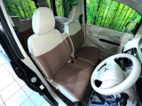 運転席シート廻りは使用感も少なく、良好な状態となっています。丁寧に使われていたことがよくわかりますね。