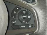 ◆アダプティブクルーズコントロール◆予め設定した車速内でクルマが自動的に加減速。前走車との適切な車間距離を維持しながら追従走行します。【LKAS】車線維持支援システムでステアリング操作を支援。