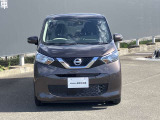 フロントガラスの上部には衝突軽減ブレーキの装置も付いており、より安全に運転を楽しんでいただくことができます。