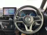 使いやすく安全な操作性と良好な視界を実現した運転席!