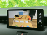 停車中には画面でテレビなどの映像を視聴でき、休憩時のひとときにも活用できます。画面はダッシュボード中央に配置され、映像を楽しみたいときに操作しやすい車内装備です。