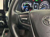 運転中、オーディオの操作をしてて、ハッとしたことはありませんか?ステアリングスイッチは、運転中でもハンドルでオーディオの操作が可能です。安全なドライブをサポートします。
