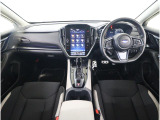 視界の良さが魅力の運転しやすいコックピット。シンプルで操作性に優れたインパネデザインと、SUBARUならではの安全性能への徹底したこだわりが光る視界設計です。