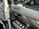 【シートポジションメモリー】事前にお好みの運転ポジションを設定し登録しておくと、次回車両に乗り込む際にその位置に自動で調整することができる機能です??