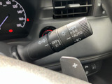 操作しやすいウインカーレバーで、安全な車線変更をサポートします。直感的な操作で、安心して運転できます。