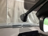 【別途SDカードの購入が必要です。また社外品は保証対象外となります。】運転中の映像・音声などを記録して、交通事故やトラブルが起きた時の正確な状況把握に役立つドライブレコーダーが装着済。