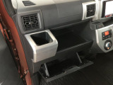 全車両を第三者機関に鑑定を依頼し、鑑定証明書も発行した認定中古車です。納車前には点検整備も実施します。