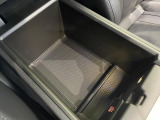 安心のBMW認定中古車は100項目の箇所を徹底的にチェック致します。機械的な箇所や電気系、コンピューターなどをご納車前に点検し、交換基準に達した部品は全て新品に修理返品した後にご納車致します。