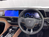 運転席まわりです。 各操作スイッチは使いやすい位置に配置されてます。
