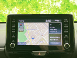 画面には地図やテレビなど複数の情報が表示され、周囲のボタンとダイヤルで項目を選べる構成です。走行中も必要な情報を確認しやすく、日常の移動をサポートします。