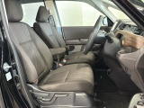 運転席シートはヘタリも少なく、目立つ汚れやシミ等もございません。コンデション良好なお車です。