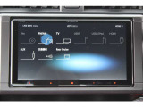 オーディオ機能としてはフルセグTV・ラジオ・はもちろんCD/DVD、USB/i-Pod・Bluetooth接続など様々な媒体を再生可能