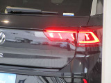 【バックフォグ】Volkswagenの車両は全車「バックフォグ」が装備されております!夜間走行や雨・霧で視界が悪い天候でも後方を走る車両に自車位置を知らせることができる安全装備となっております!