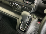 発進時から滑らかに加速する無段階変速のCVTはストップ&ゴーの多い街の中も快適です