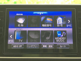 多彩な機能が搭載されたナビゲーションシステムで、目的地までのルート検索やエンターテイメントをお楽しみいただけます。快適なドライブをサポートする頼もしいアイテムです。