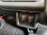運転席・助手席はシートヒーター付き。ハンドルヒーターも装着。
