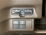 ハンドルの左下にETCがついています。高速道路の料金所の通過も楽々です。 カードの取り出しもしやすい場所についています。