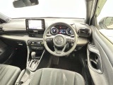 運転席まわりです。 各操作スイッチは使いやすい位置に配置されてます。