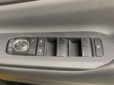 パワーウインドウスイッチ、いたずら防止・挟みこみ防止に、ウインドウロックスイッチを使用ください。便利な電動可倒式ミラースイッチ、集中ドアロックスイッチ