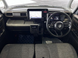 [室内]黒を基調としたシックな室内です☆落ち着いて運転して頂けます♪