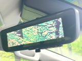 【デジタルインナーミラー】後席の大きな荷物や同乗者で後方が確認しづらい時でも安心!カメラが撮影した車両後方の映像をルームミラー内に表示。クリアな視界で状況の確認が可能です!