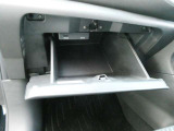 車検証など色々なものを収納することが出来るので便利です!