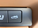 電動リフトゲートで開閉楽々。開閉の上限設定もできますので、低い立体駐車場などでも便利です。