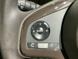 ステアリングにオーディオ操作スイッチが付いています。オーディオ画面に直接タッチしなくても操作が出来ますので、運転に集中できます。