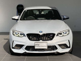 M2 Competition専用デザインのフロントマスク。大型エアインテークを備えた低くワイドなスタイルが、Mモデルらしい力強さを感じさせます。
