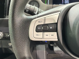 ステアリングにオーディオ操作スイッチが付いています。オーディオ画面に直接タッチしなくても操作が出来ますので、運転に集中できます。