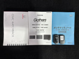スマートキーは鍵をバッグに入れたままでもドアロックの開閉やエンジンのON・OFFができます。夜間や雨の日も鍵を探さなくて良いので便利です。