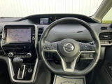 使いやすく安全な操作性と良好な視界を実現した運転席!