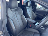 ●フロントシート『固めの座り心地でホールド性の高いフロントシート。最適なシートポジションと長距離でも疲れにくい設計になっています。』