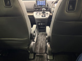 車内の移動が簡単なので雨の日でも濡れることなく3列目まで移動できます。