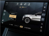 電子制御エアサスペンションが路面状況に応じて車体をコントロールし、さまざまなシーンで落ち着きのある走りをサポートします。