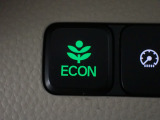 エンジン、エアコンなどを制御し低燃費な『ECONモード』に、また走りを楽しみたいとき、空調など快適性を重視したいときにはスイッチOFFで通常モードに切り替えができます!