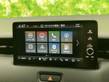 画面にはナビや電話、ラジオ、スマートフォン連携などのメニューが並び、利用したい機能を選びやすい構成です。日々の移動に合わせて必要な項目を確認でき、操作の入口が分かりやすくまとまっています。
