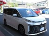 広々とした車内空間に優れた燃費性能。更にデザインも上質で人気のお車です!