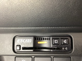 ハンドルの右側にETC2.0がついています。高速道路の料金所の通過も楽々です。カードの取り出しもしやすい場所についています。